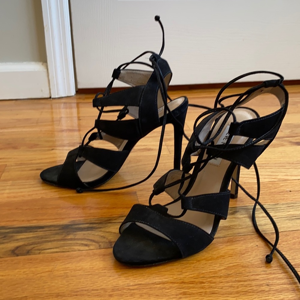 Size 6.5 lace up Steve Madden heels 👠